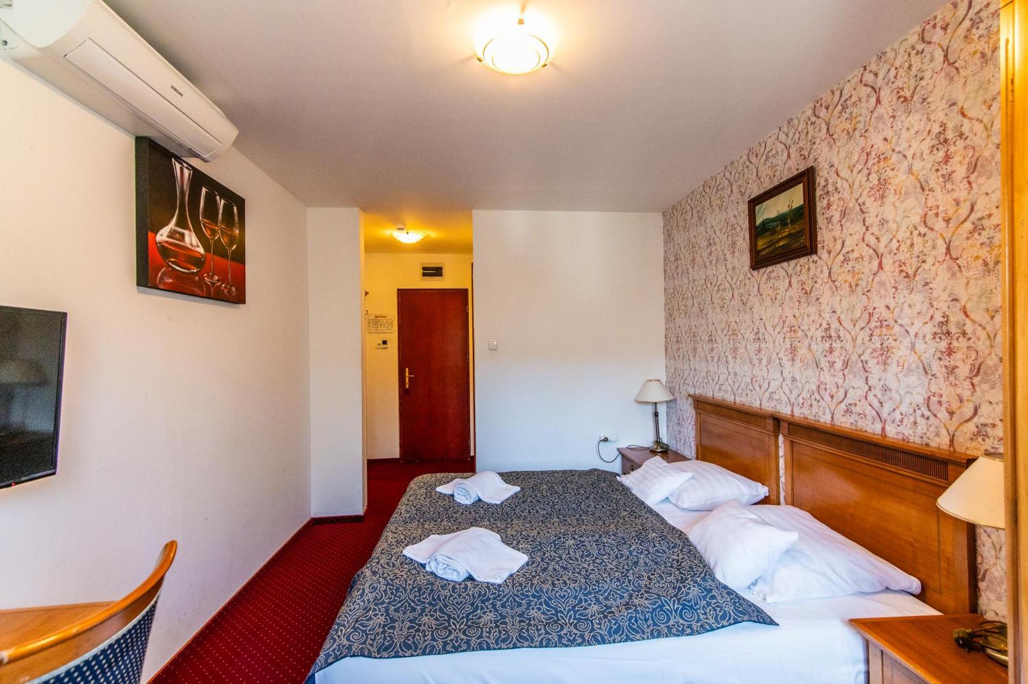 Borhotel Sziluett Farkasmaly Gyöngyös Exterior foto